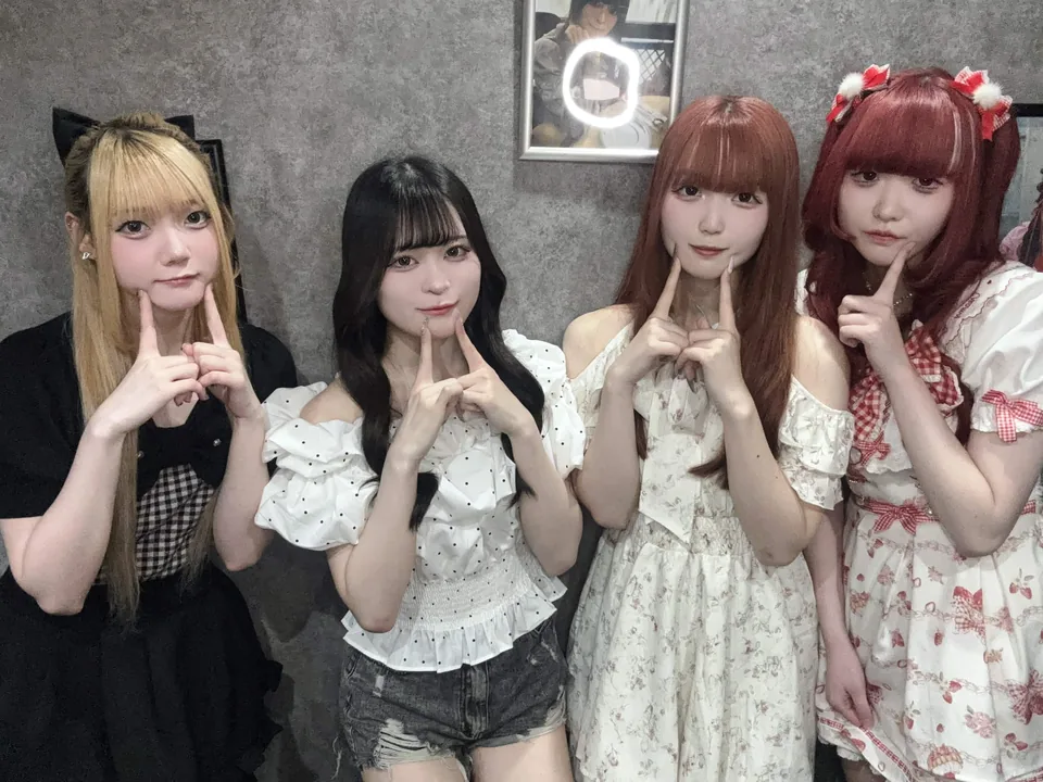 Lily Maidの過去の公式集合写真(2026年8月14日の投稿)